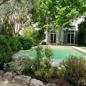 https://maison-dhtes-la-bastide-de-patou.fr-provencehotel.com